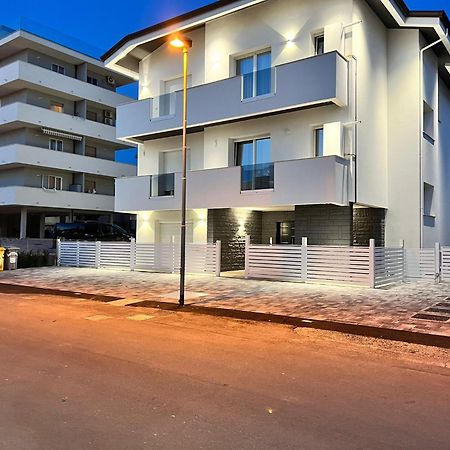 Villa Borghesi Suites Fronte Mare Rimini Zewnętrze zdjęcie
