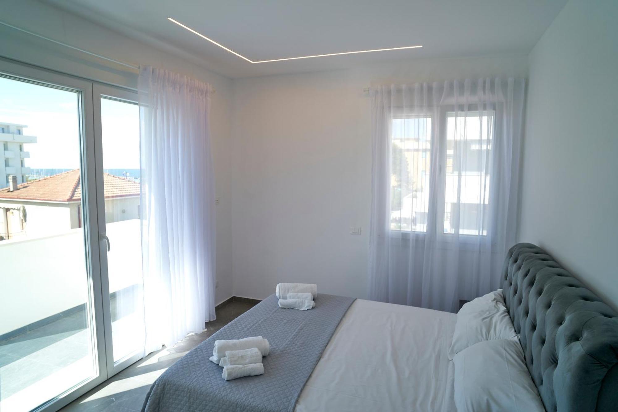 Villa Borghesi Suites Fronte Mare Rimini Zewnętrze zdjęcie